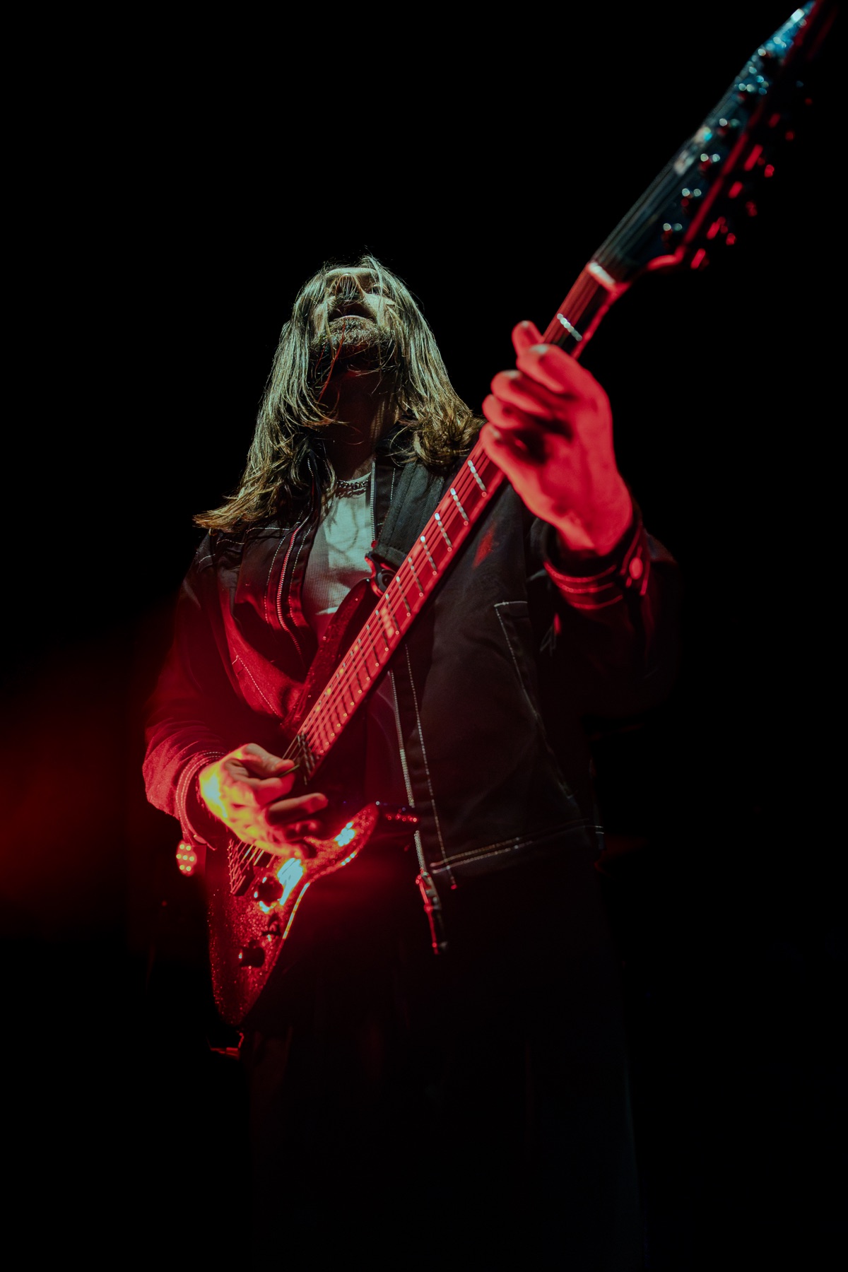 Guitariste de Sunborn photographié sur scène