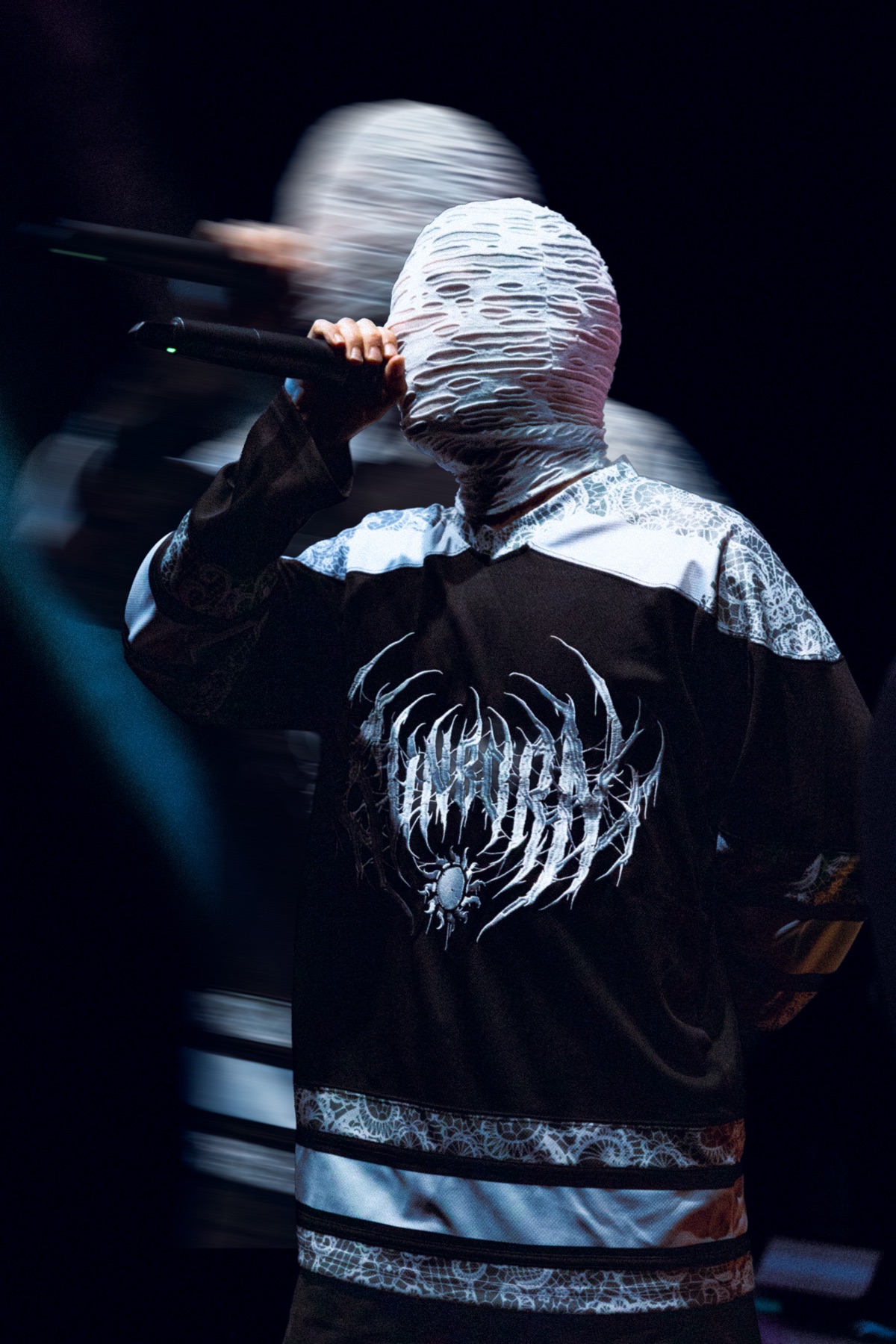 Portrait live du chanteur de Sunborn
